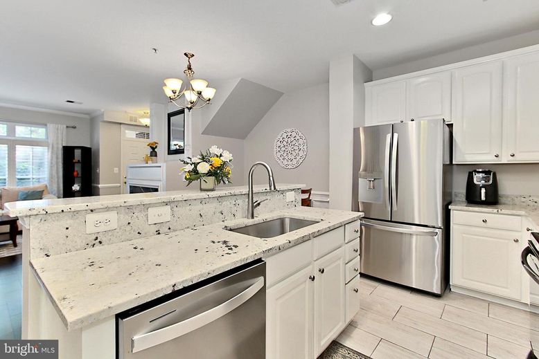 Chandelier, Interior, Kitchen, Recessed Lighting, Stainless Steel Appliances