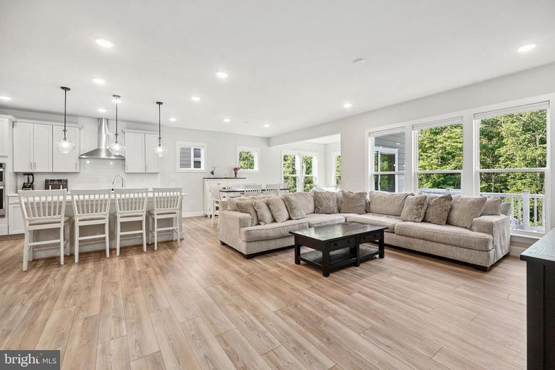Dining room, Interior, Kitchen, Living room, Pendant Lights, Recessed Lighting, Wood Texture Flooring