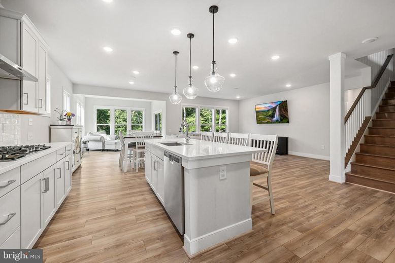 Dining room, Interior, Kitchen, Living room, Pendant Lights, Recessed Lighting, Wood Texture Flooring