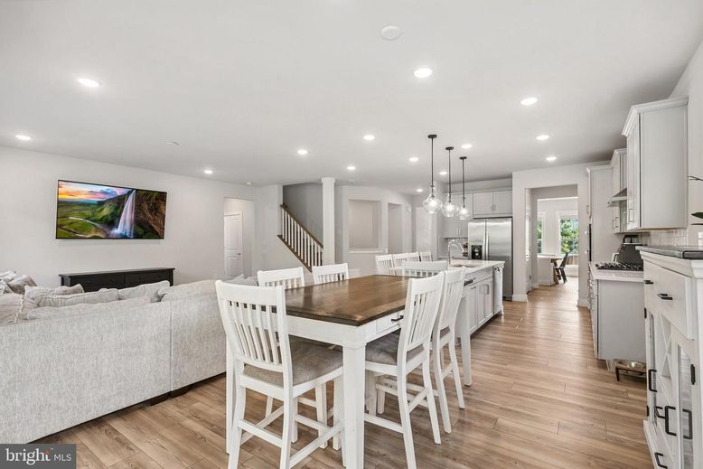 Dining room, Interior, Kitchen, Living room, Pendant Lights, Recessed Lighting, Wood Texture Flooring