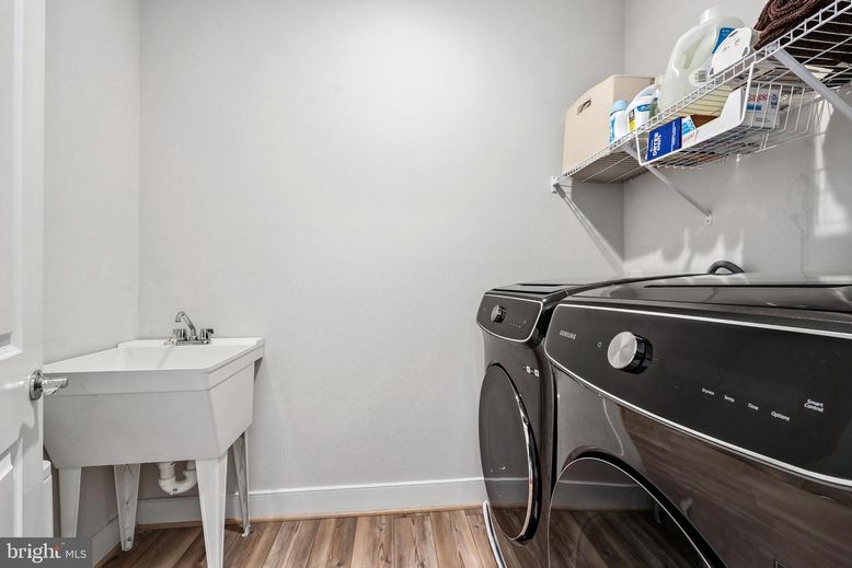 Interior, Washer, Wood Texture Flooring