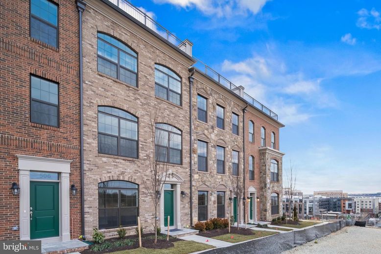 Exterior, Facade, Brick Facade, Rowhouse
