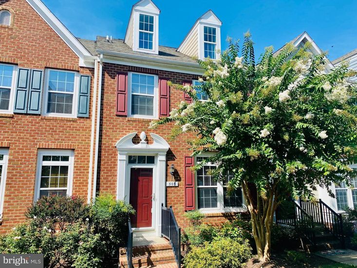 Exterior, Facade, Brick Facade, Rowhouse
