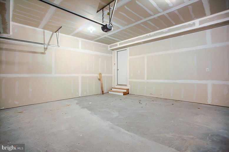 Empty room, Garage, Interior