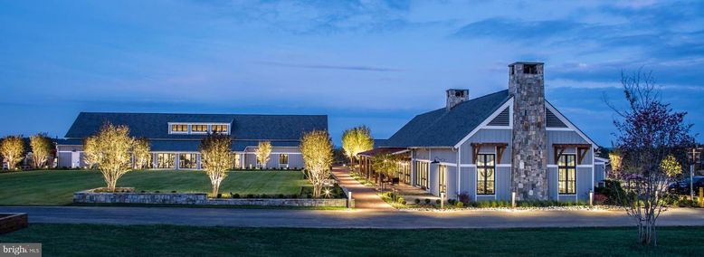 Exterior, Facade, Farmhouse