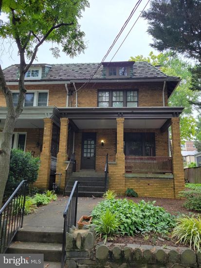 Exterior, Facade, Brick Facade, American Foursquare