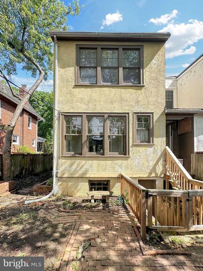 Exterior, Facade, Rowhouse
