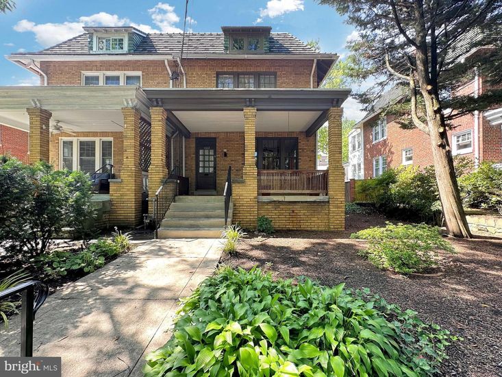 Exterior, Facade, Brick Facade, American Foursquare