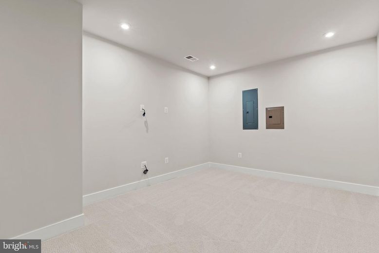 Empty room, Interior, Recessed Lighting