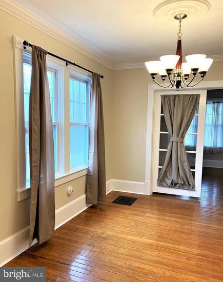 Chandelier, Empty room, Interior, Wood Texture Flooring
