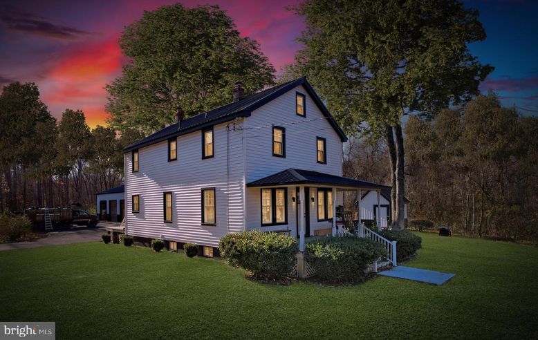 Backyard, Exterior, Facade, Farmhouse