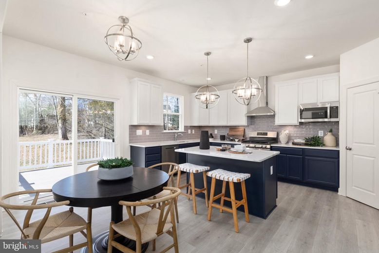 Chandelier, Dining room, Interior, Kitchen, Pendant Lights, Recessed Lighting, Stainless Steel Appliances, Wood Texture Flooring