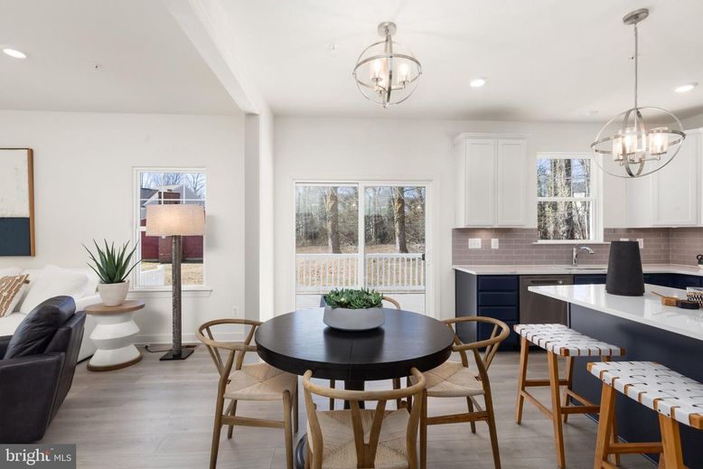 Chandelier, Dining room, Interior, Kitchen, Pendant Lights, Recessed Lighting, Wood Texture Flooring