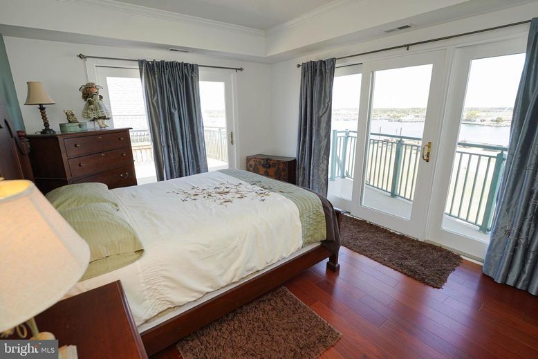Bedroom, Interior, Water, Wood Texture Flooring