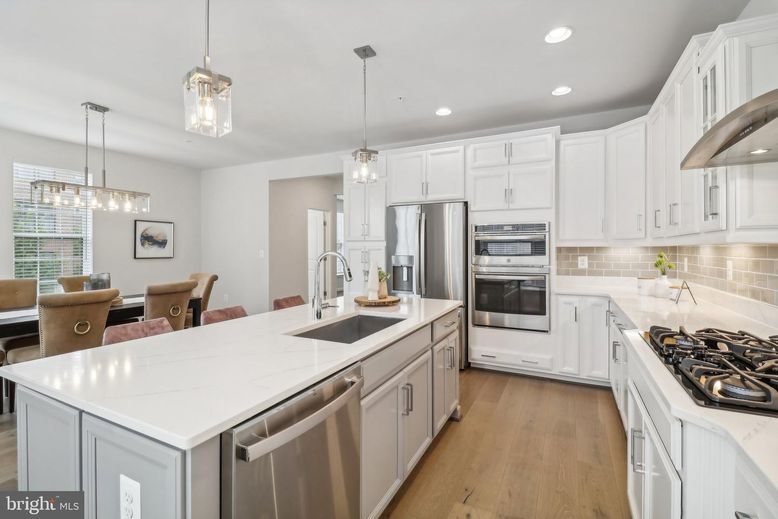Dining room, Interior, Kitchen, Pendant Lights, Recessed Lighting, Stainless Steel Appliances, Wood Texture Flooring