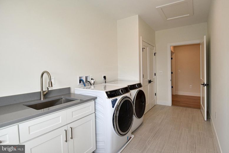 Interior, Washer, Wood Texture Flooring