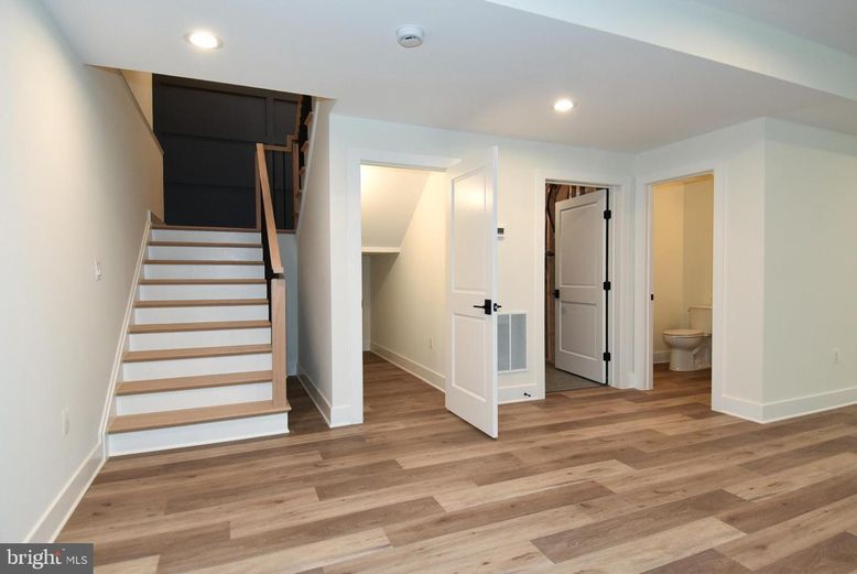 Bathroom, Interior, Recessed Lighting, Wood Texture Flooring