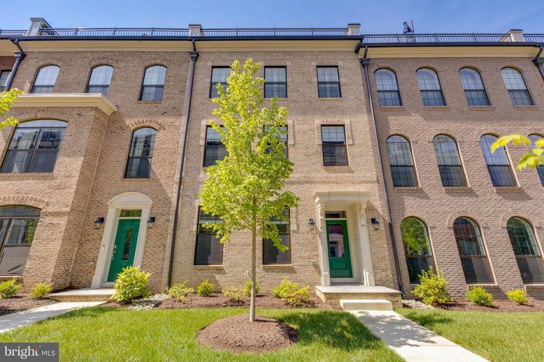 Exterior, Facade, Brick Facade, Rowhouse