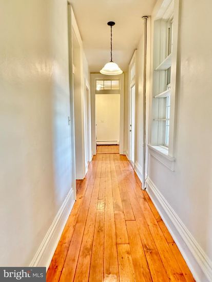 Interior, Pendant Lights, Wood Texture Flooring