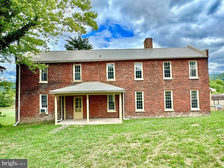 Exterior, Facade, Brick Facade, Georgian