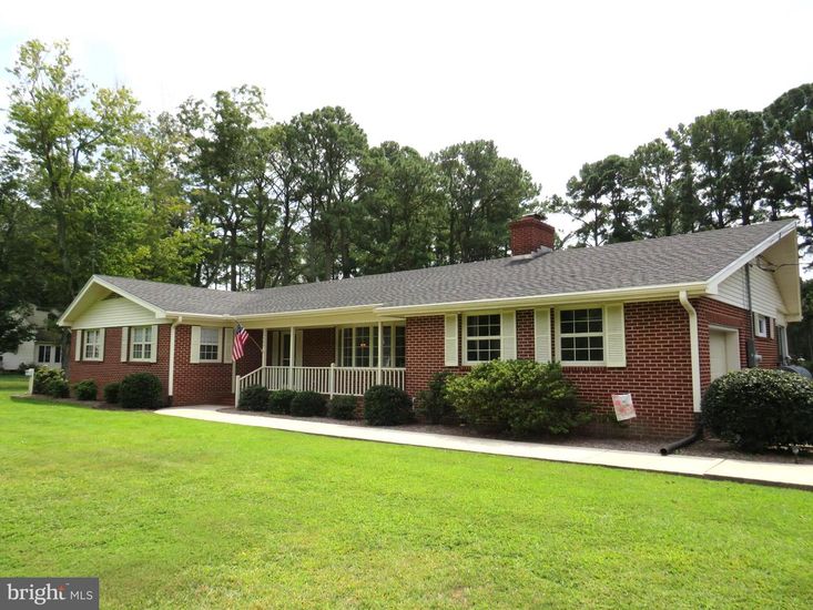 Attached, Exterior, Facade, Brick Facade, Ranch