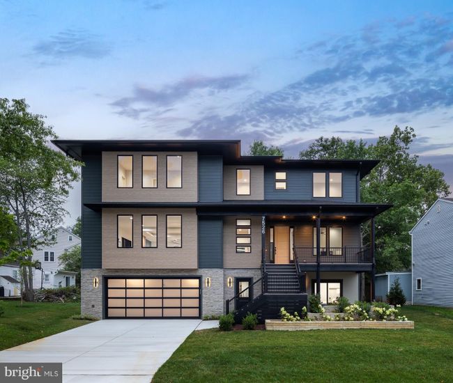 Attached, Exterior, Facade, Modern