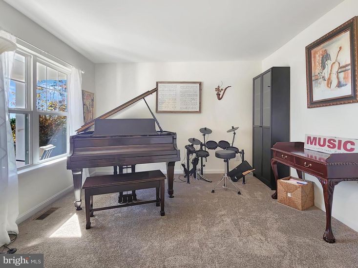Interior, Piano