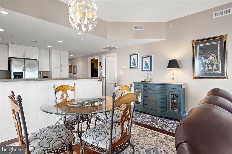 Dining room, Interior, Kitchen, Recessed Lighting, Stainless Steel Appliances