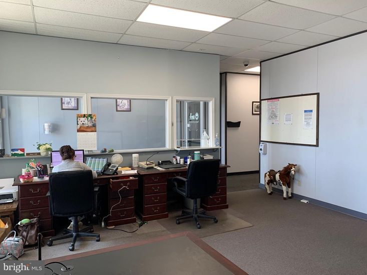 Home Office, Interior