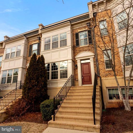 Exterior, Facade, Brick Facade, Rowhouse