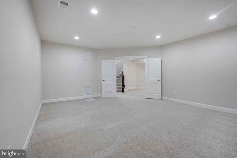 Empty room, Interior, Recessed Lighting
