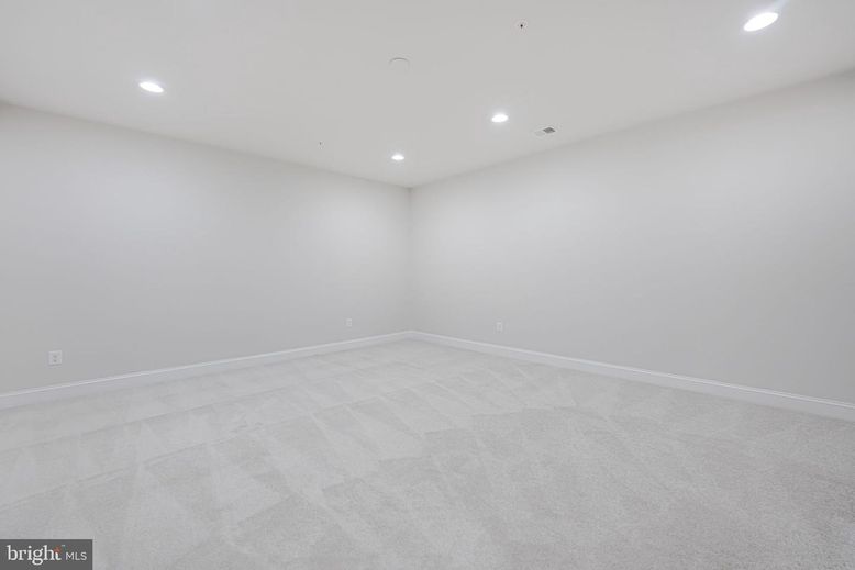 Empty room, Interior, Recessed Lighting
