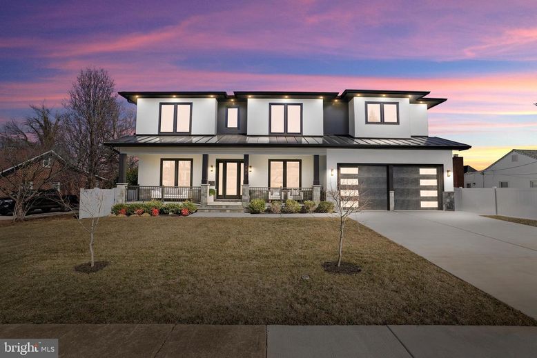 Attached, Exterior, Facade, Modern