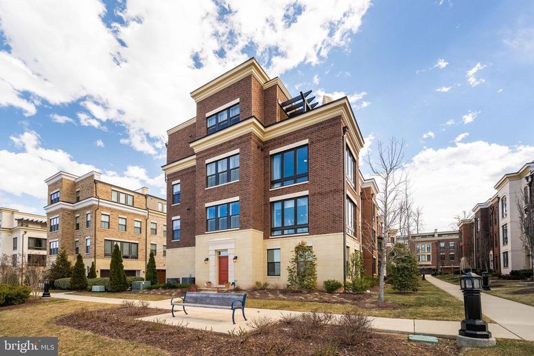 Exterior, Facade, Brick Facade, Rowhouse