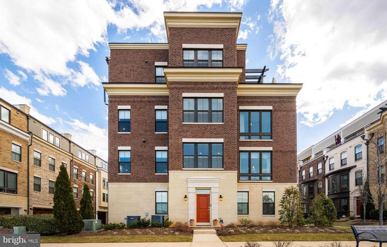 Exterior, Facade, Brick Facade, Rowhouse