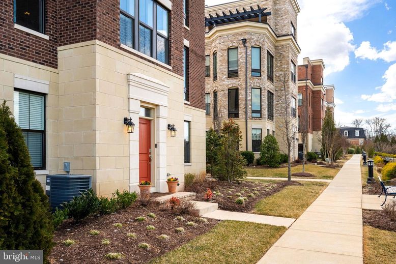 Exterior, Facade, Brick Facade, Rowhouse