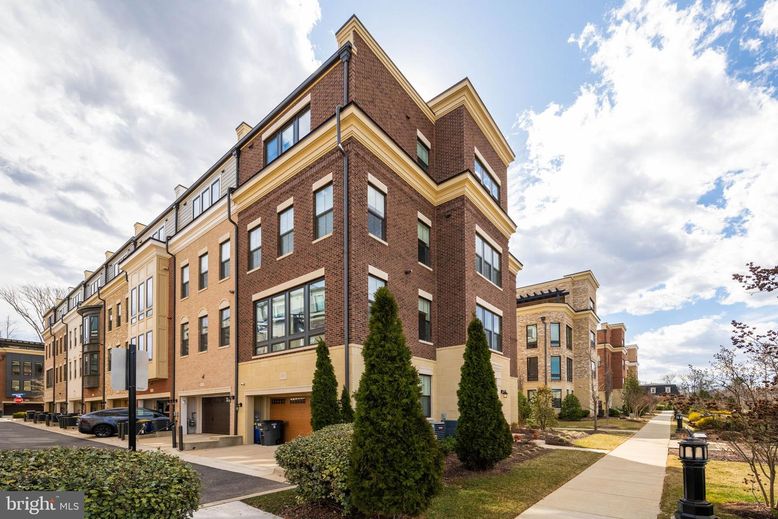 Exterior, Facade, Brick Facade, Rowhouse