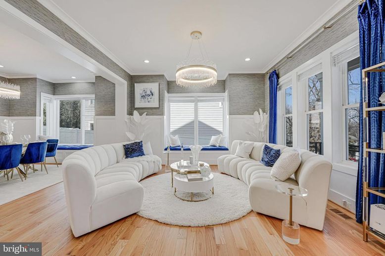 Chandelier, Dining room, Interior, Living room, Recessed Lighting, Wood Texture Flooring