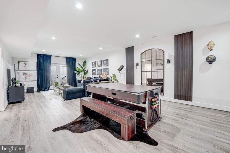 Billiard Table, Game Room, Interior, Living room, Recessed Lighting, Wood Texture Flooring