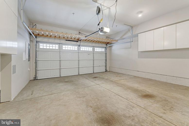 Garage, Interior