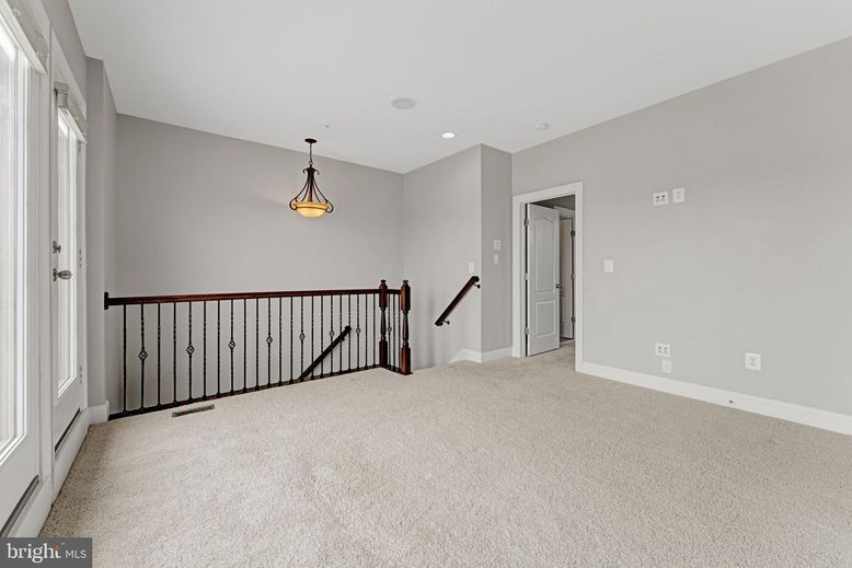 Empty room, Interior, Pendant Lights, Recessed Lighting