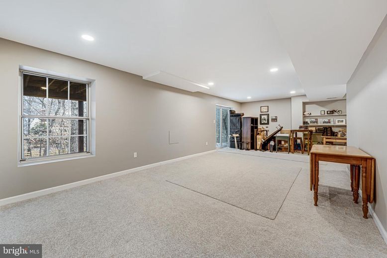 Dining room, Interior, Recessed Lighting