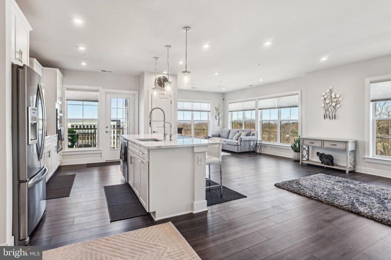Interior, Kitchen, Living room, Pendant Lights, Recessed Lighting, Wood Texture Flooring