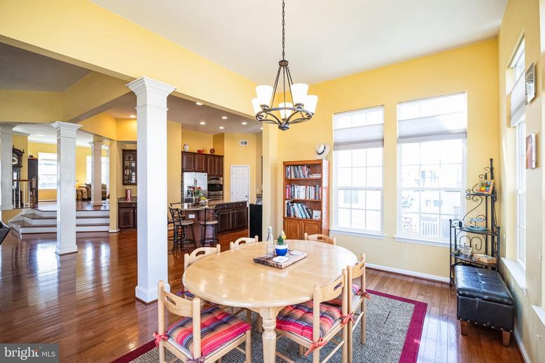Chandelier, Dining room, Interior, Kitchen, Pendant Lights, Recessed Lighting, Wood Texture Flooring