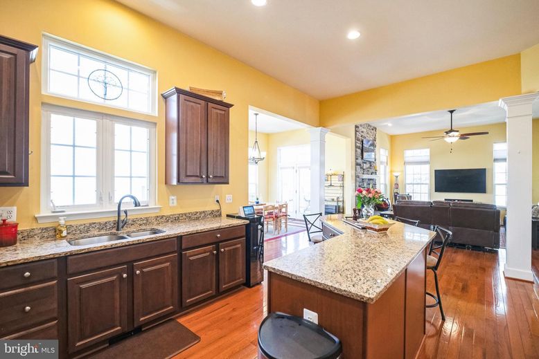Dining room, Interior, Kitchen, Pendant Lights, Recessed Lighting, Wood Texture Flooring