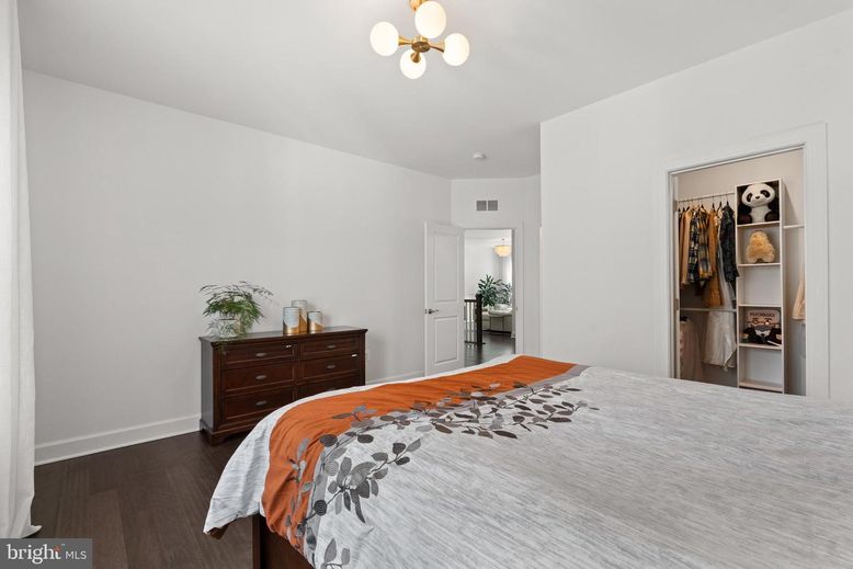 Bedroom, Interior, Pendant Lights, Wood Texture Flooring