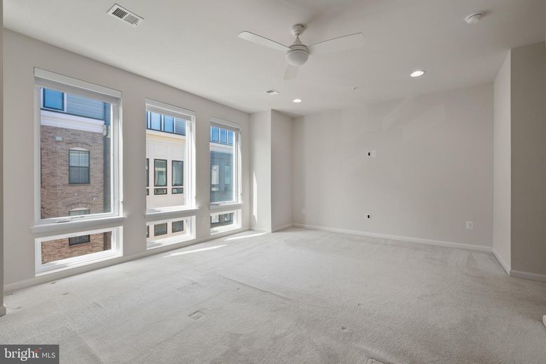 Empty room, Interior, Recessed Lighting