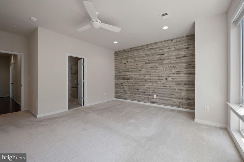 Empty room, Interior, Recessed Lighting, Wooden Walls