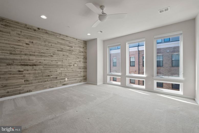Empty room, Interior, Recessed Lighting, Wooden Walls