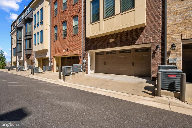 Attached, Exterior, Facade, Brick Facade, Rowhouse